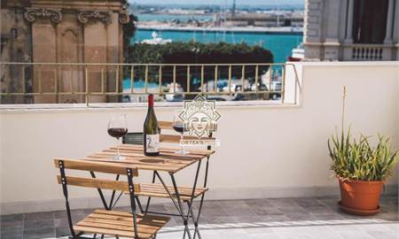 Haus mit Terrasse mit Meerblick